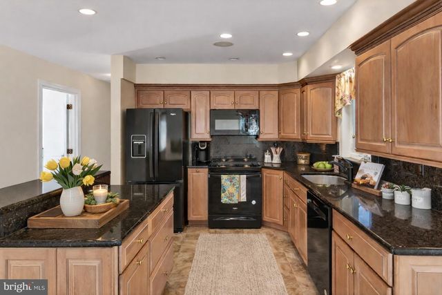 15470 MEHERRIN DR, Centreville, VA 20120