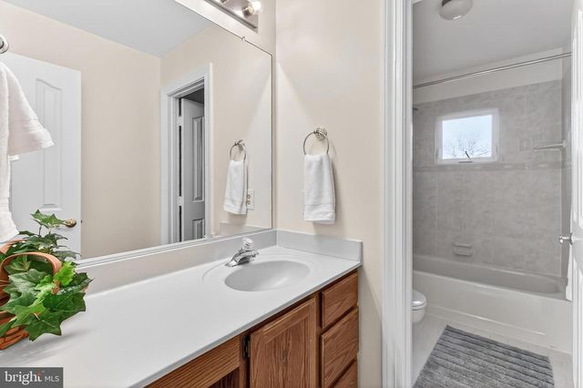 15470 MEHERRIN DR, Centreville, VA 20120