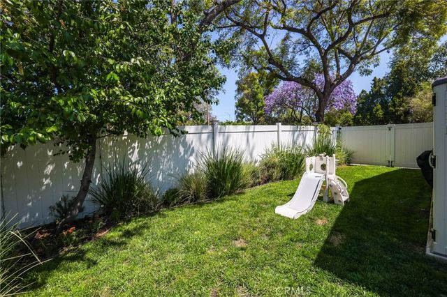 2914 Fallbrook Drive, Santa Ana, CA 92706