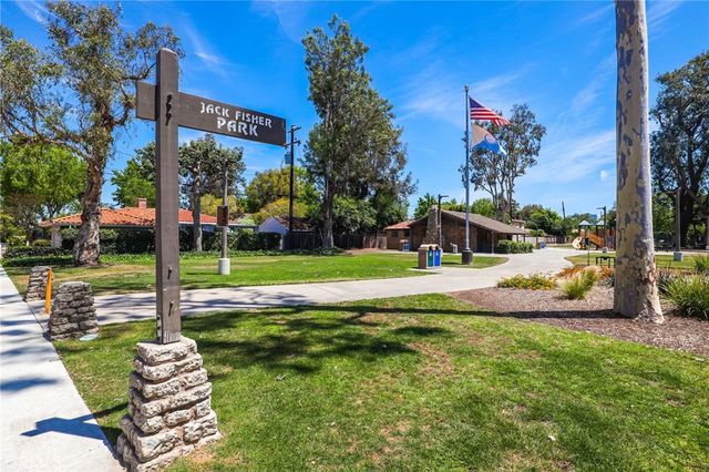 2914 Fallbrook Drive, Santa Ana, CA 92706