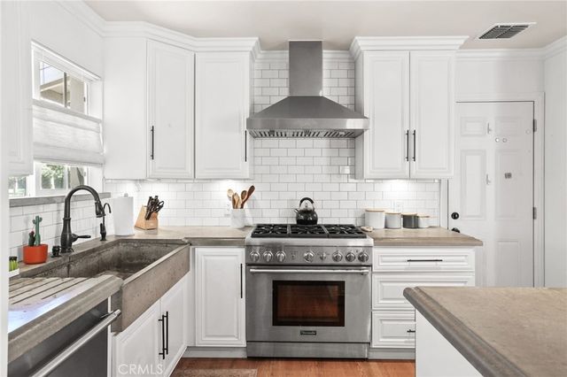2914 Fallbrook Drive, Santa Ana, CA 92706