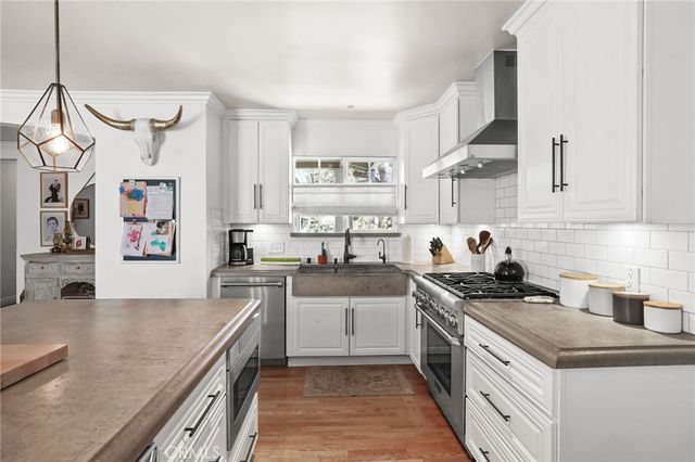 2914 Fallbrook Drive, Santa Ana, CA 92706