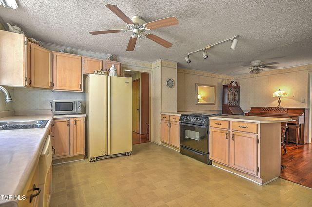 851 Adkins Lane, Erwin, TN 37650