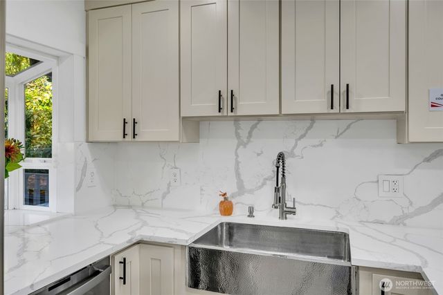 1826 S 263rd Place, Des Moines, WA 98198