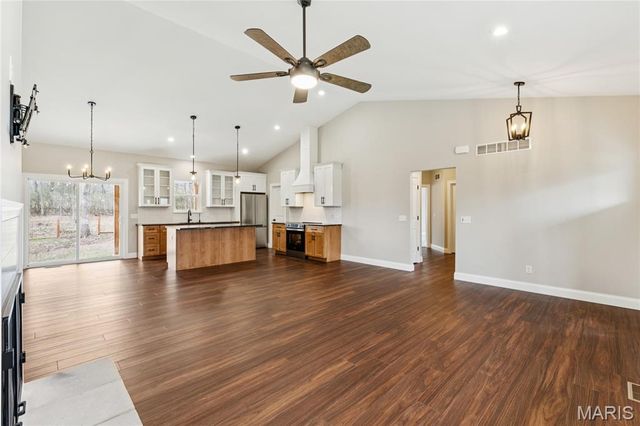 619 North Ethlyn Road, Winfield, MO 63389