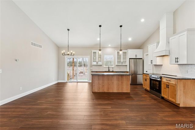 619 North Ethlyn Road, Winfield, MO 63389