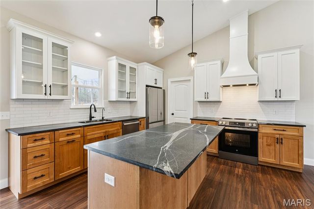 619 North Ethlyn Road, Winfield, MO 63389