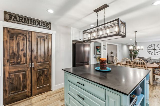 304 W Links Drive, Godley, TX 76044