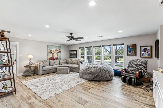 304 W Links Drive, Godley, TX 76044
