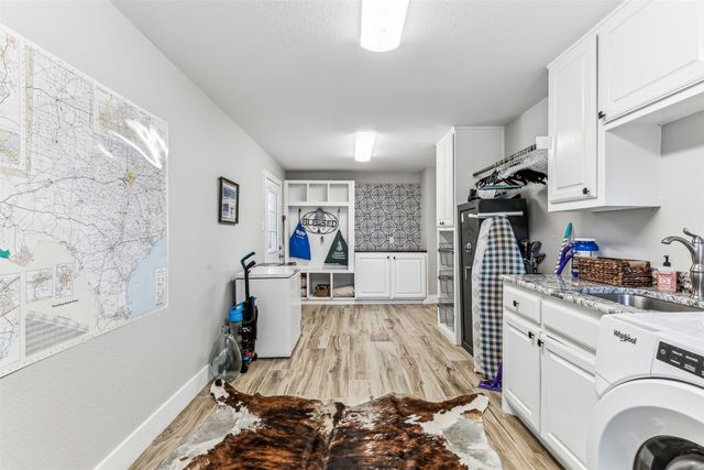 304 W Links Drive, Godley, TX 76044