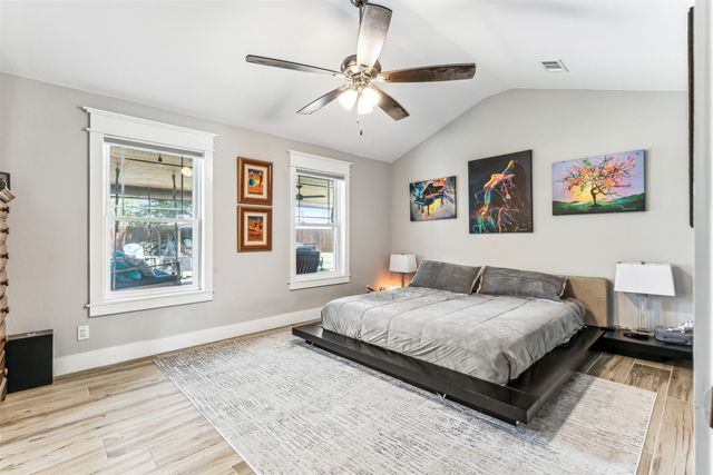 304 W Links Drive, Godley, TX 76044