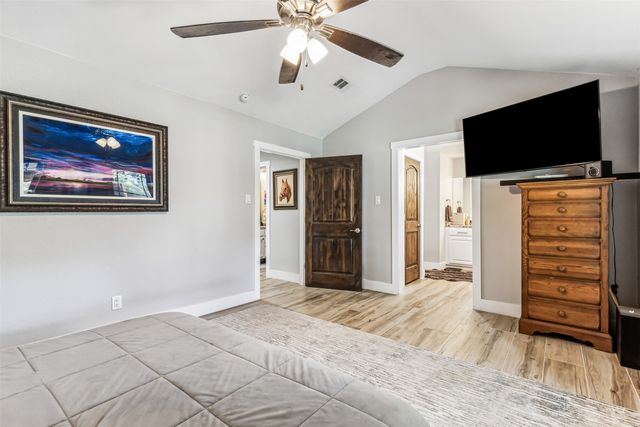 304 W Links Drive, Godley, TX 76044