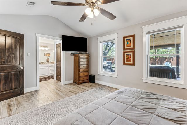 304 W Links Drive, Godley, TX 76044