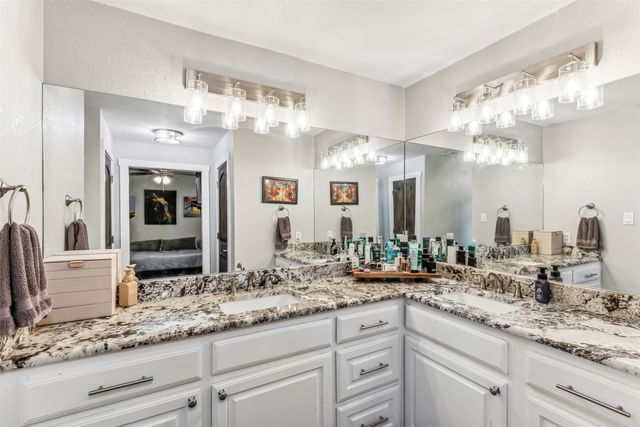 304 W Links Drive, Godley, TX 76044