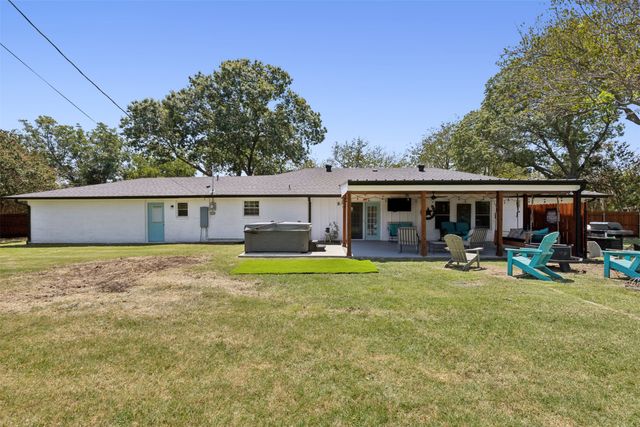 304 W Links Drive, Godley, TX 76044