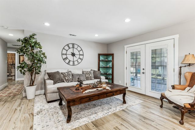 304 W Links Drive, Godley, TX 76044
