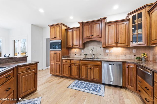 13304 Ashford Cir, Goshen, KY 40026