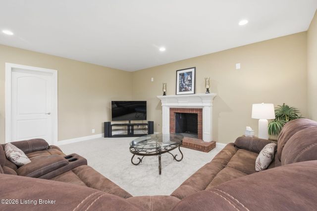13304 Ashford Cir, Goshen, KY 40026