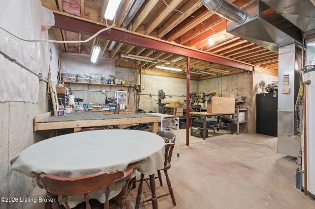 13304 Ashford Cir, Goshen, KY 40026