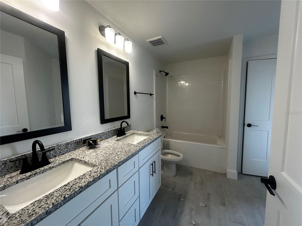 Image 12 of property listing at 498 SANTIGUAY STREET, Punta Gorda, FL 33983