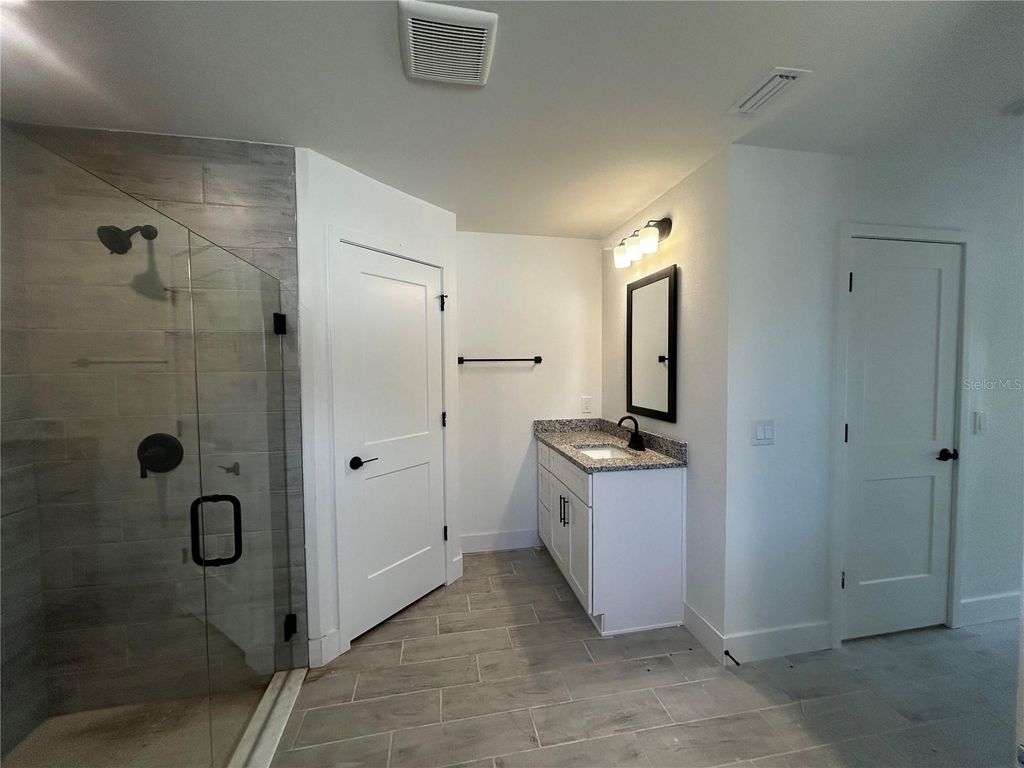 Image 10 of property listing at 498 SANTIGUAY STREET, Punta Gorda, FL 33983