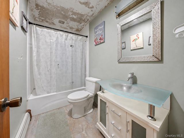 95 E Riviera Drive, Lindenhurst, NY 11757
