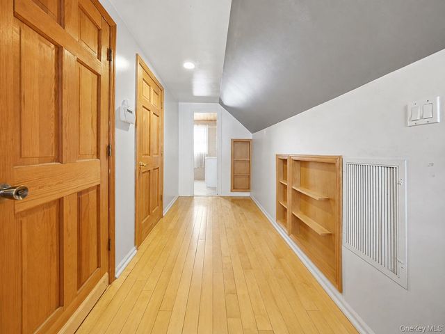 95 E Riviera Drive, Lindenhurst, NY 11757