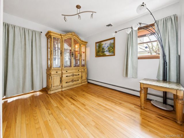 95 E Riviera Drive, Lindenhurst, NY 11757