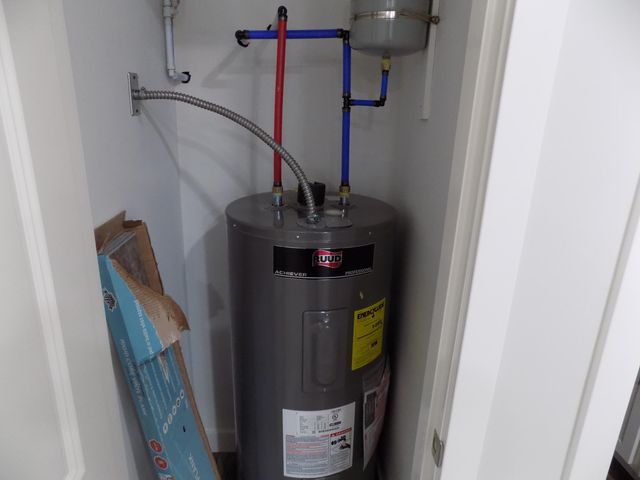 760 TIDBALL AVE, Centralia, MO 65240