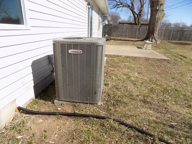 760 TIDBALL AVE, Centralia, MO 65240