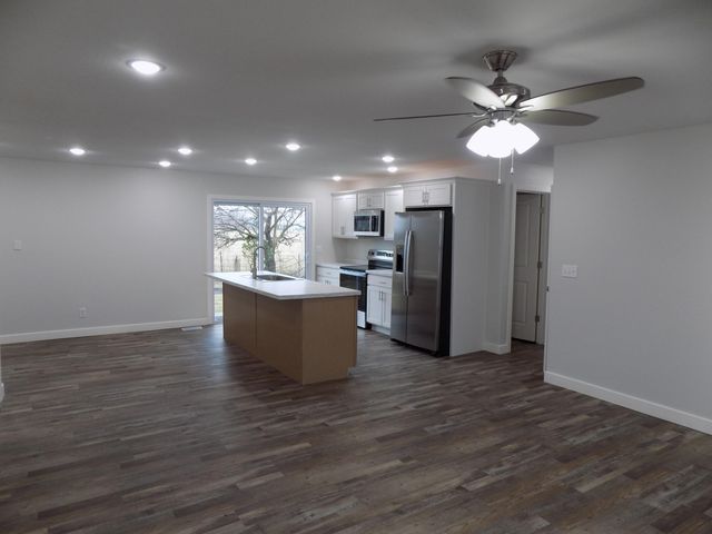 760 TIDBALL AVE, Centralia, MO 65240