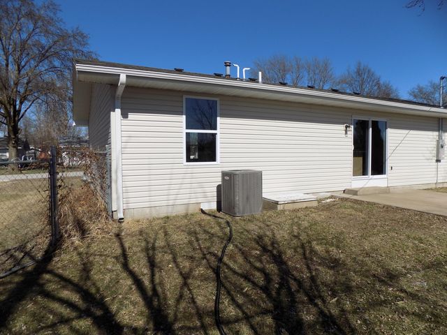 760 TIDBALL AVE, Centralia, MO 65240