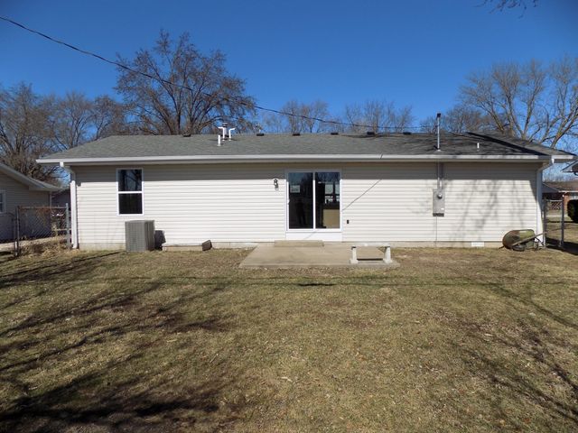 760 TIDBALL AVE, Centralia, MO 65240