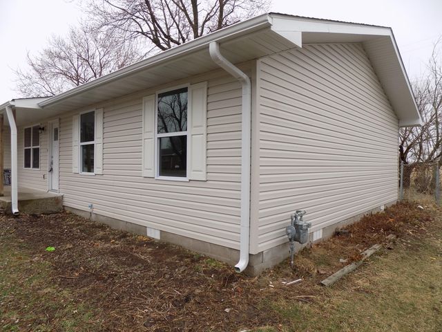 760 TIDBALL AVE, Centralia, MO 65240