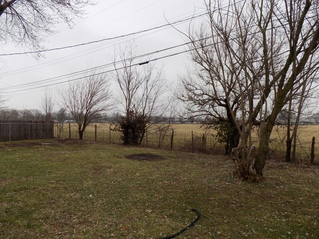 760 TIDBALL AVE, Centralia, MO 65240