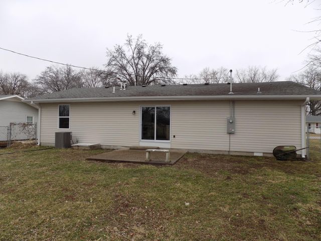 760 TIDBALL AVE, Centralia, MO 65240