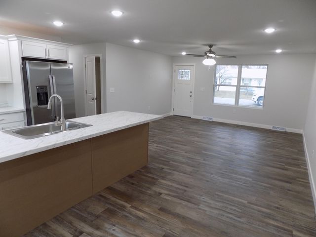 760 TIDBALL AVE, Centralia, MO 65240