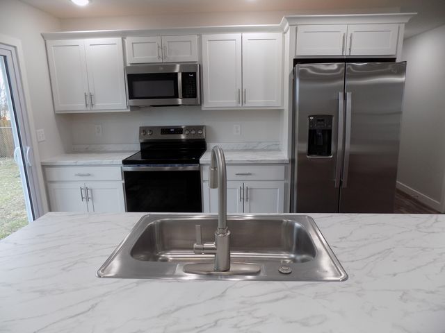 760 TIDBALL AVE, Centralia, MO 65240