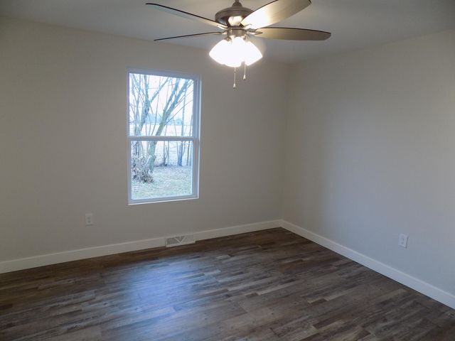 760 TIDBALL AVE, Centralia, MO 65240