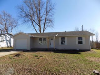 760 TIDBALL AVE, Centralia, MO 65240