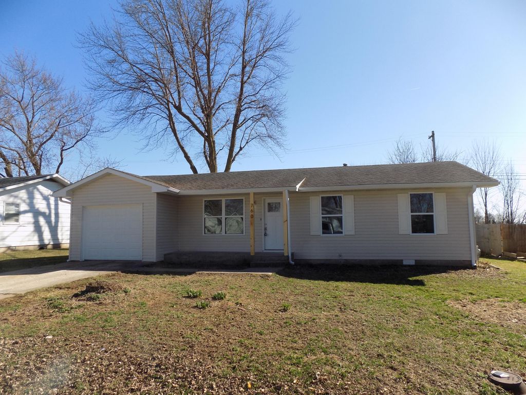 760 TIDBALL AVE, Centralia, MO 65240