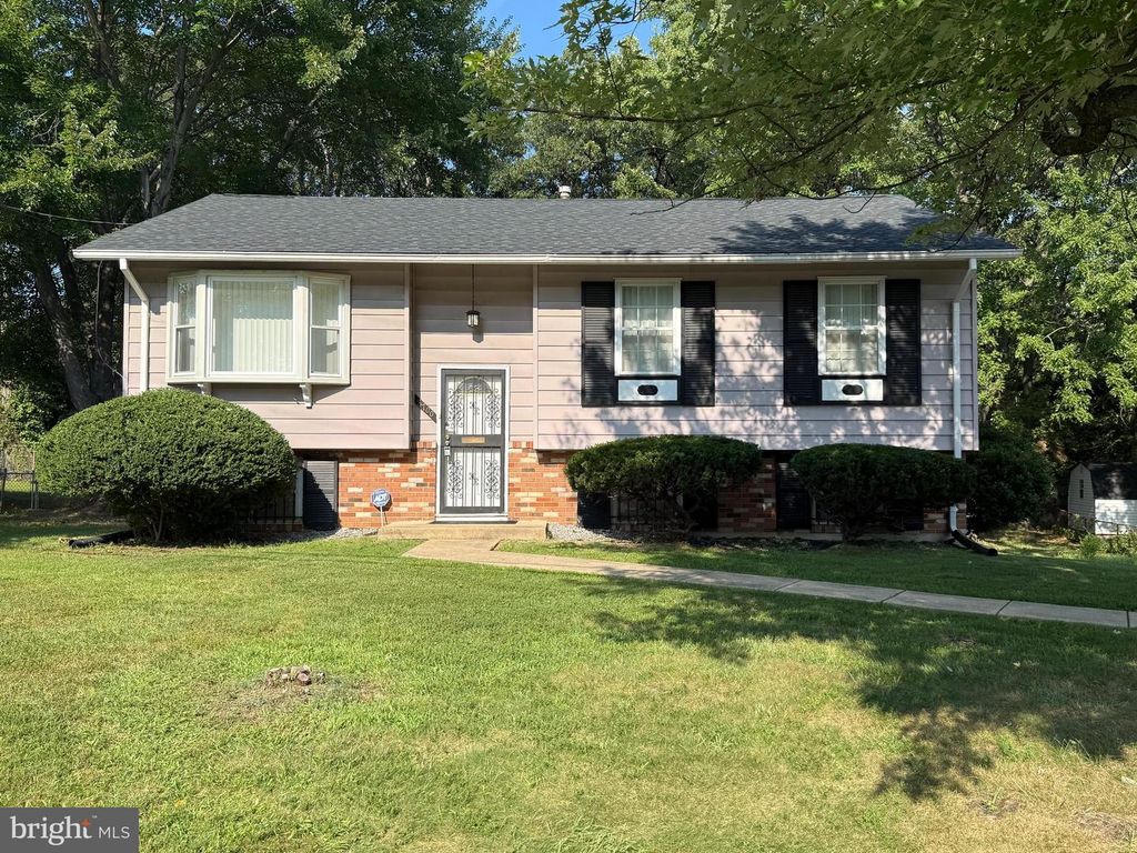 8700 REICHER ST, Hyattsville, MD 20785