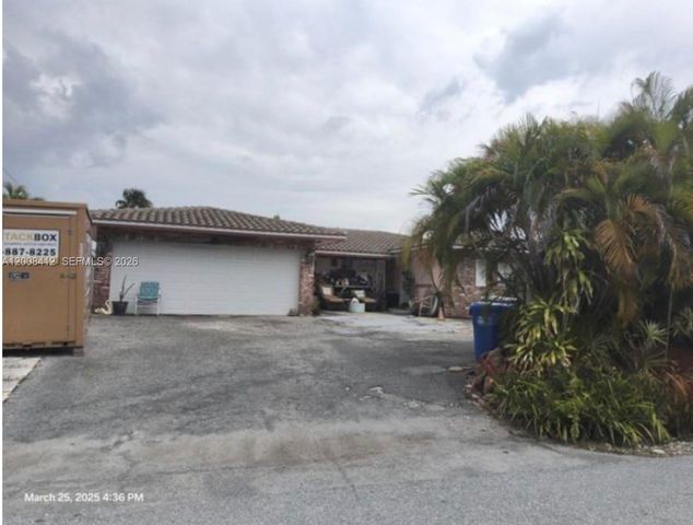 933 SE 10th Ct, Pompano Beach, FL 33060