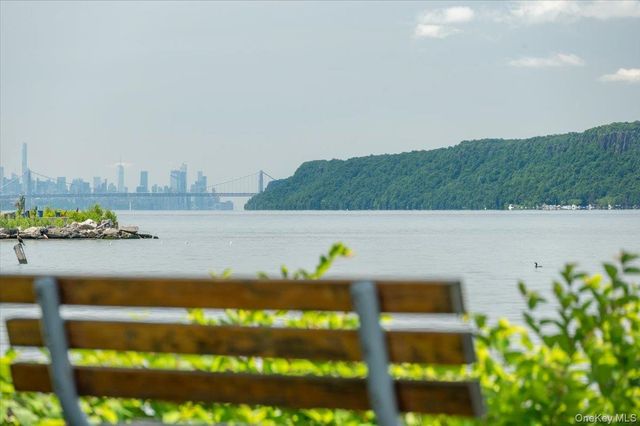 548 Warburton Avenue 2W, Hastings-on-hudson, NY 10706