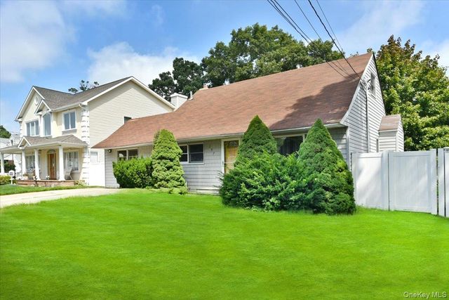 257 Maple Street, Massapequa Park, NY 11762