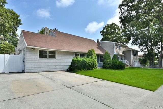 257 Maple Street, Massapequa Park, NY 11762