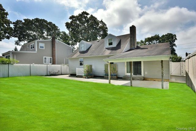 257 Maple Street, Massapequa Park, NY 11762