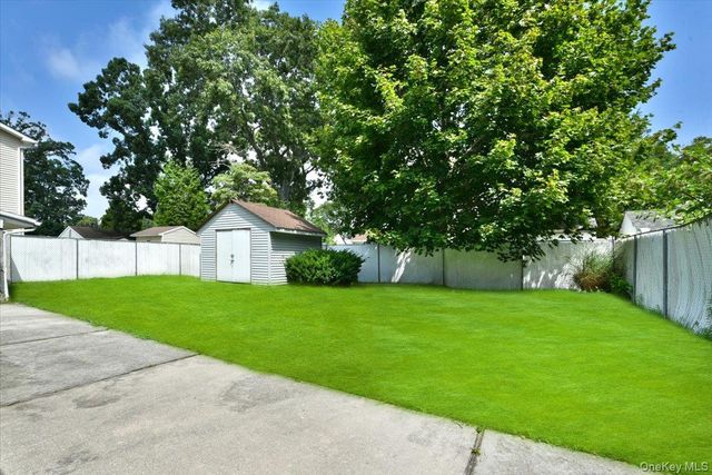257 Maple Street, Massapequa Park, NY 11762