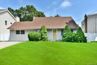 257 Maple Street, Massapequa Park, NY 11762