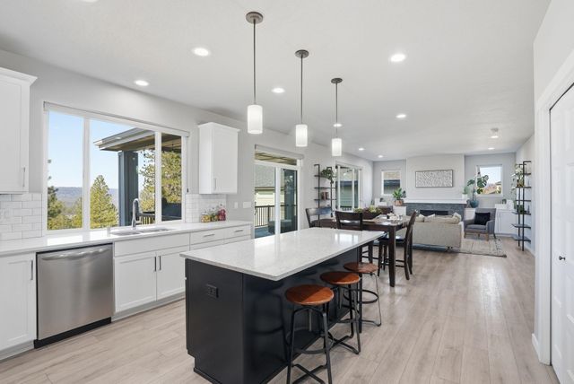 9111 N Rosebury Ln, Spokane, WA 99208